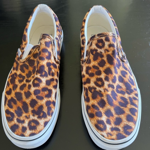 Women’s Van’s Leopard Size 8.5 Slip on - Picture 1 of 8